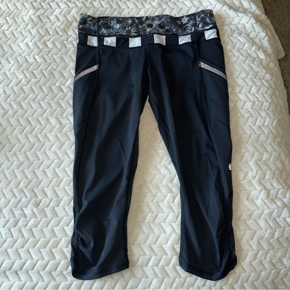 Lululemon Run A Marathon Crop II Black Straightup Stripe Black Angel Wing Size 6 - Picture 2 of 12